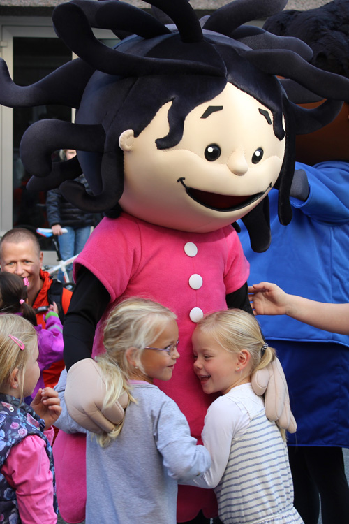 Barna koser seg på Barnefilmfestivalen i Kristiansand. Foto: Barnefilmfestivalen.